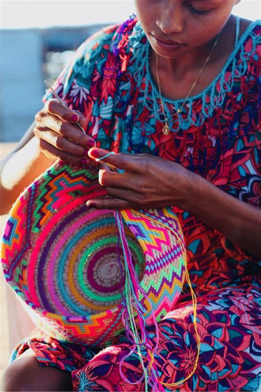 Mochila "Wayuu" e Mochila "Arhuaca": Due culture che tessono la loro storia