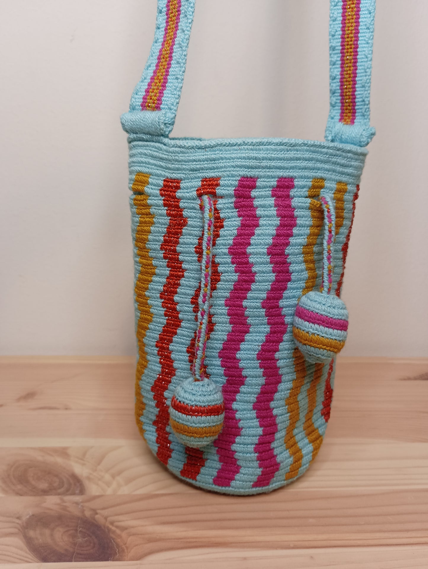 Mochila Wayuu pocket confetti pom pom cascabel