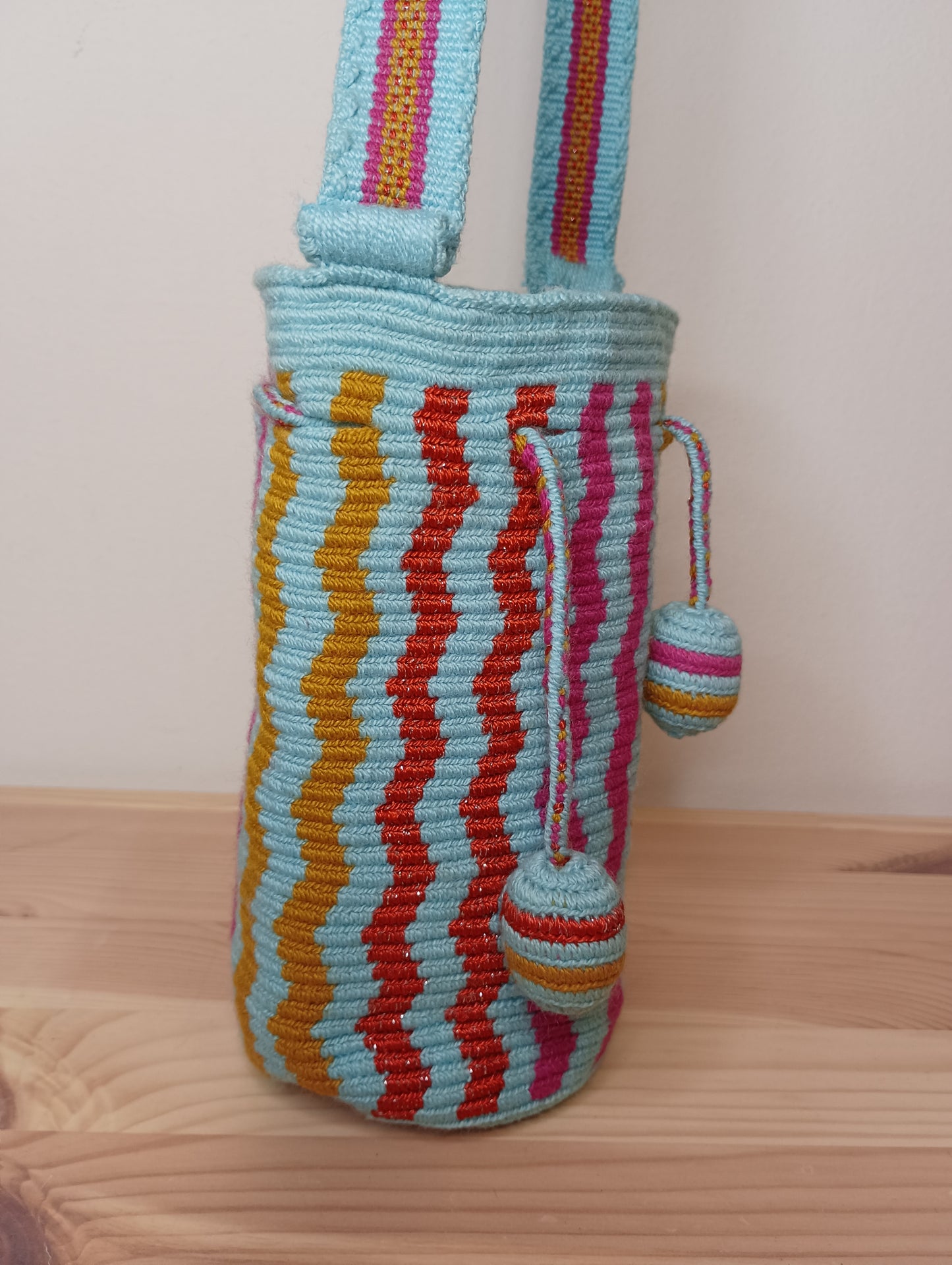 Mochila Wayuu pocket confetti pom pom cascabel