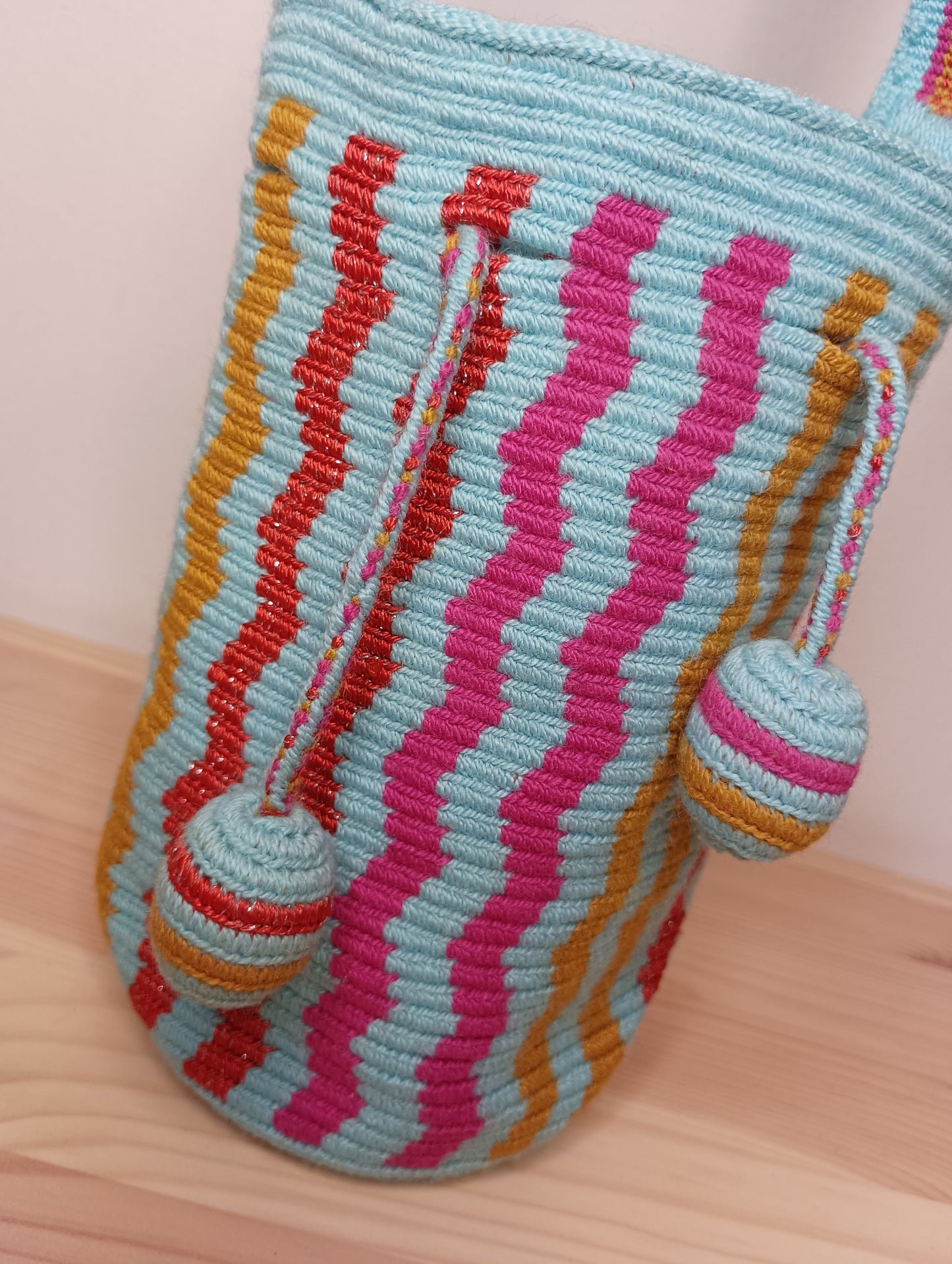 Mochila Wayuu pocket confetti pom pom cascabel