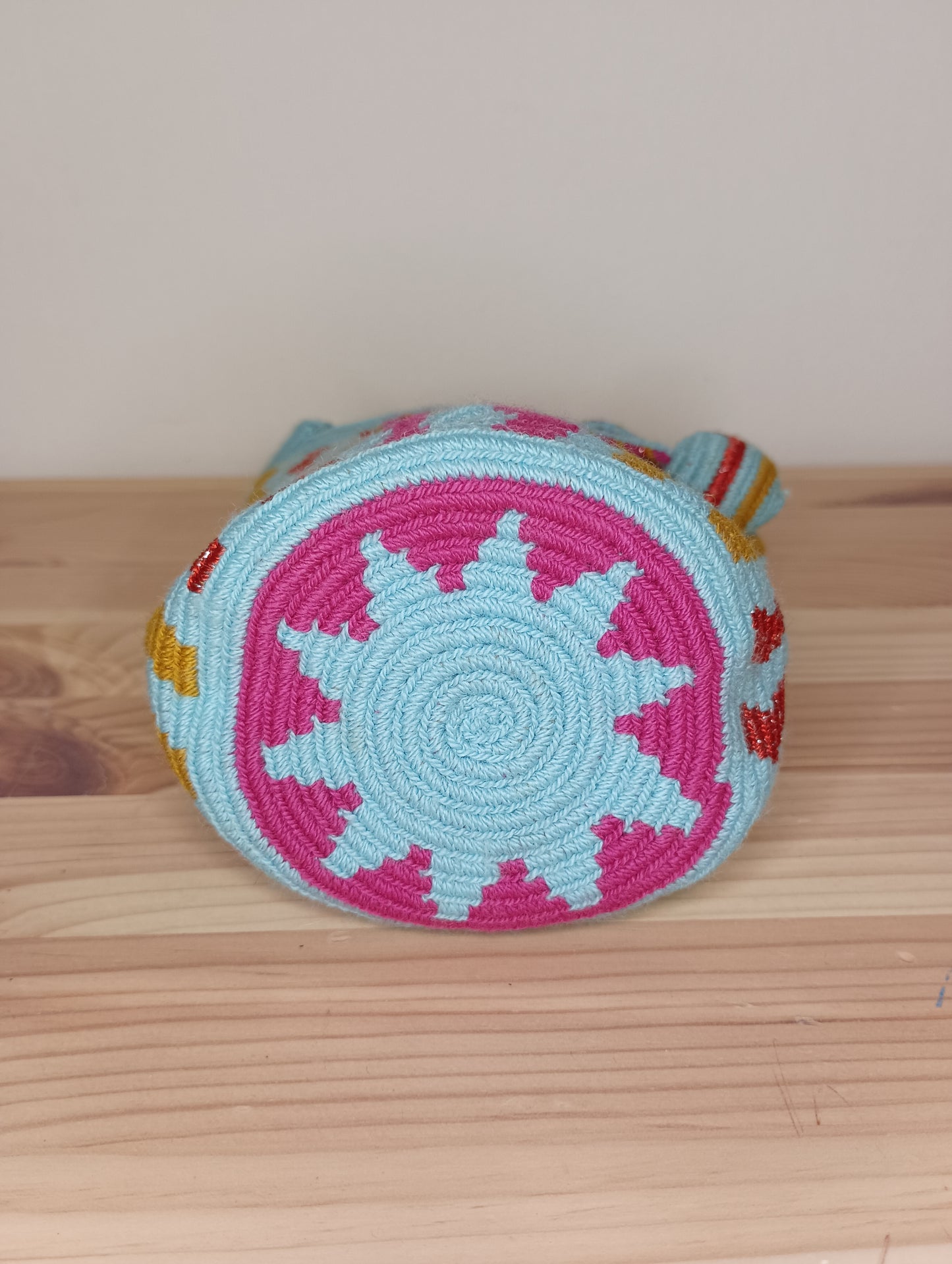 Mochila Wayuu pocket confetti pom pom cascabel