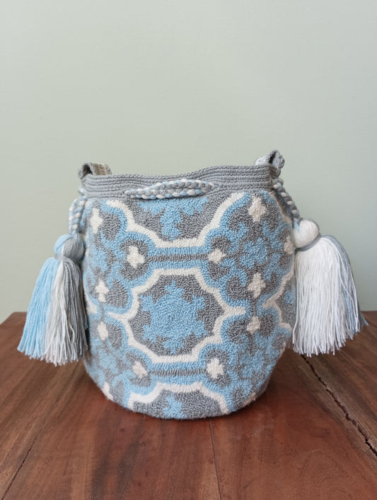 Mochila Wayuu tapizada baby blue-gray