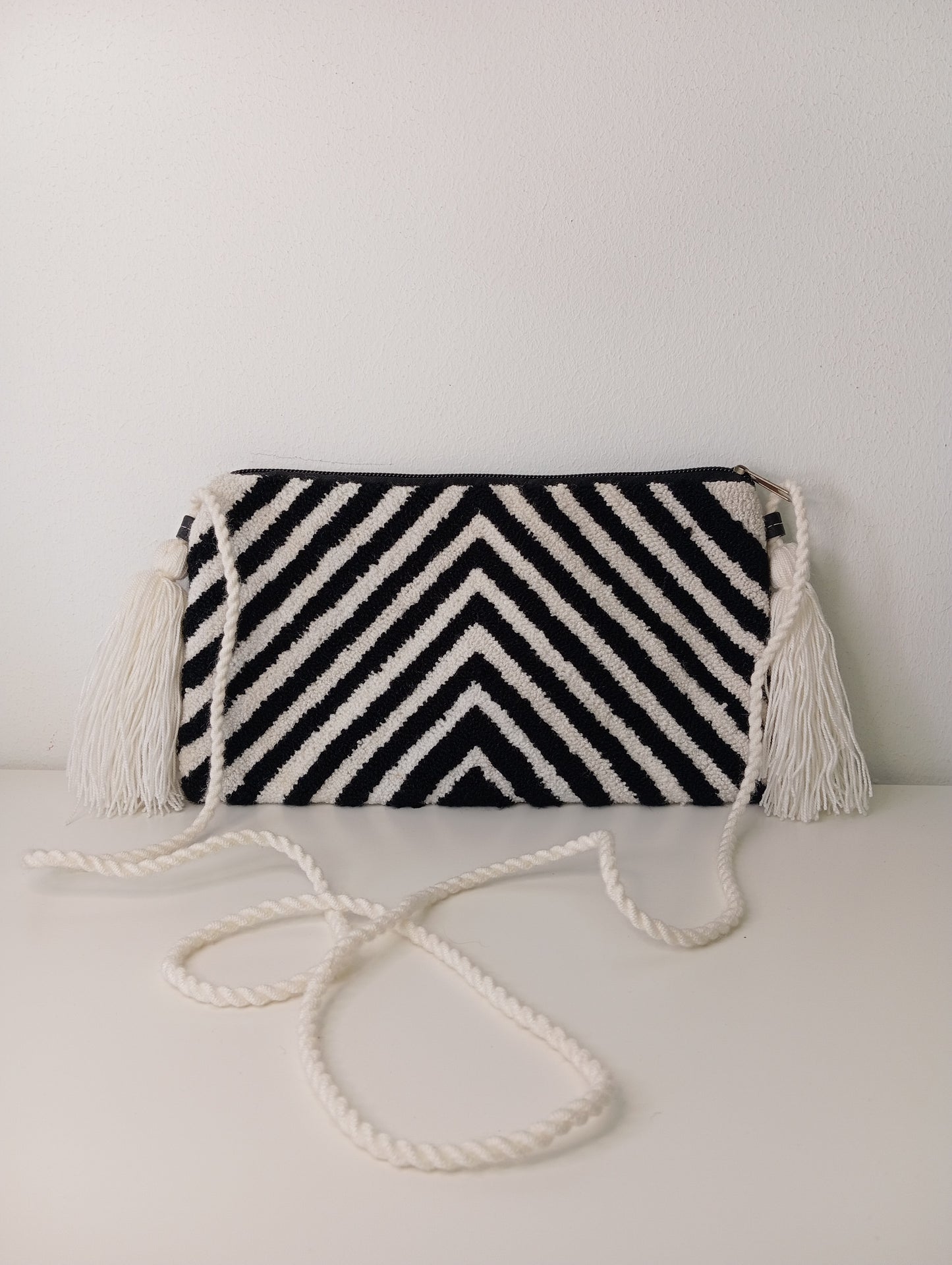 Wayuu Punchneedle shoulder bag - ZigZag